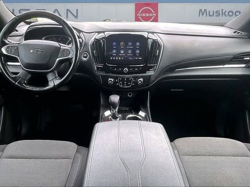 Used 2022 Chevrolet Traverse LT FWD image 7
