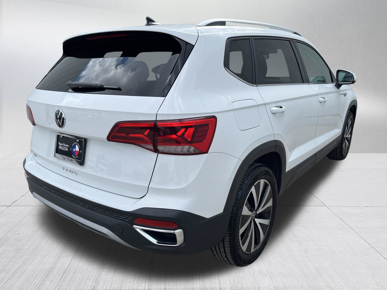 Used 2024 Volkswagen Taos SE FWD image 9