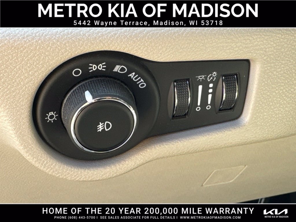 Used 2018 Chrysler Pacifica Touring Plus FWD image 14