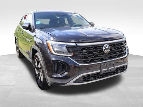 Used 2025 Volkswagen Atlas Cross Sport SE FWD image 11