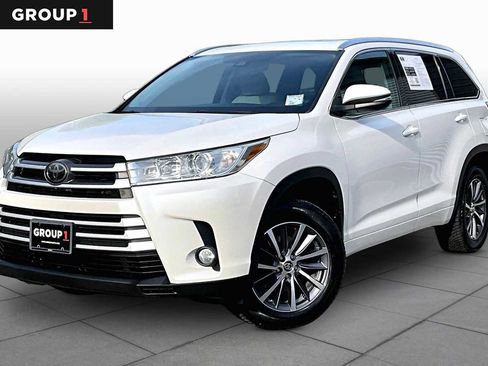 Used 2018 Toyota Highlander XLE AWD/4WD image 1