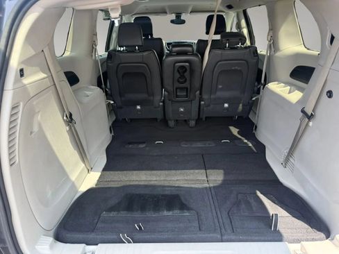 Used 2019 Chrysler Pacifica Touring-L FWD image 39