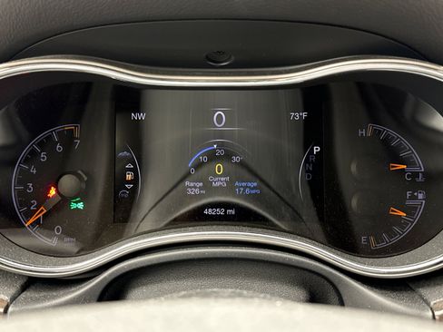 Used 2017 Jeep Grand Cherokee Limited w/ Luxury Group II AWD/4WD image 9