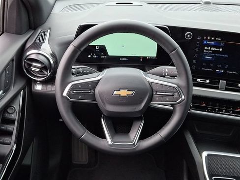 Used 2025 Chevrolet Equinox LT AWD/4WD image 19