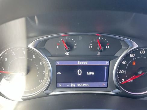 Used 2024 GMC Terrain SLT image 15