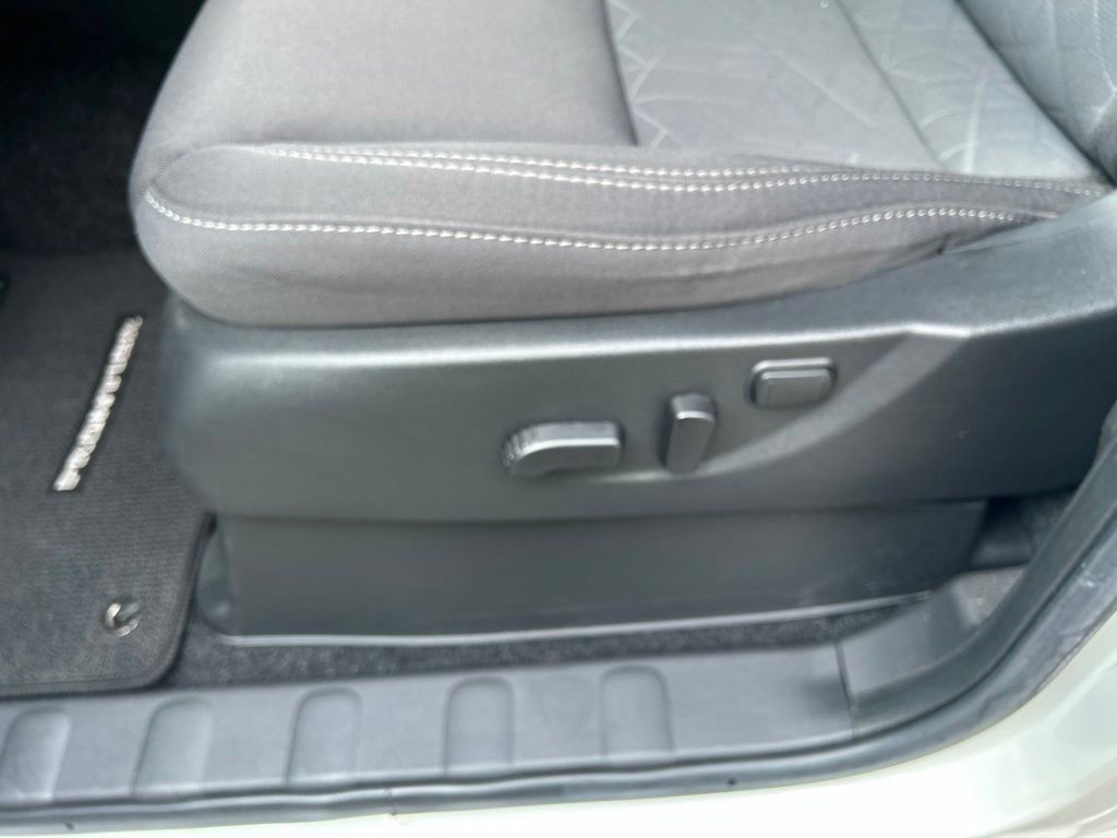 Certified 2025 Nissan Frontier SV RWD image 21