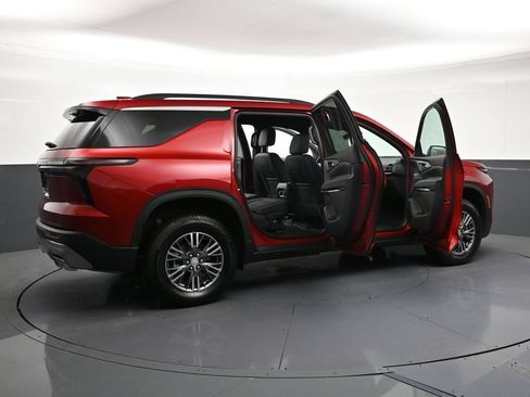 Certified 2026 Chevrolet Traverse LT w/ Driver Confidence Package AWD/4WD image 32