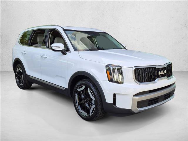 Used 2023 Kia Telluride EX w/ EX Captain's Chair Package FWD image 3