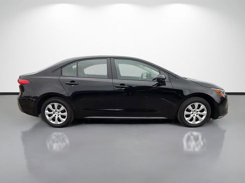 Used 2025 Toyota Corolla LE w/ Convenience Package image 2
