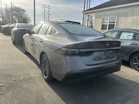 New 2026 Nissan Sentra SV w/ SV Convenience Package FWD image 2