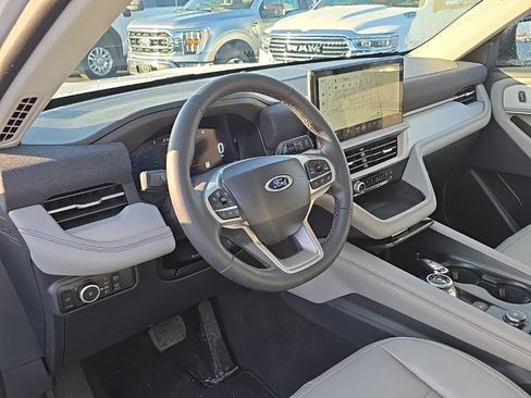 Used 2025 Ford Explorer Active w/ Active Comfort Package image 13