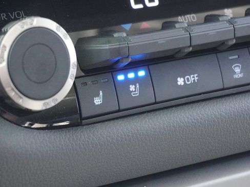 Used 2024 Toyota Tundra Limited AWD/4WD image 28