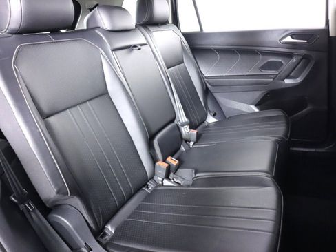 Used 2022 Volkswagen Tiguan SE image 39