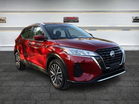 Used 2021 Nissan Kicks SV FWD image 1