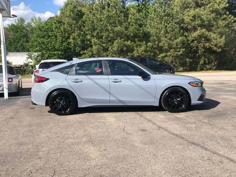 Used 2022 Honda Civic Sport image 2