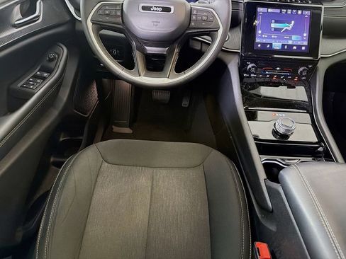 Used 2023 Jeep Grand Cherokee Laredo image 24