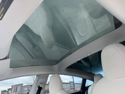 Used 2021 Tesla Model 3 Performance image 10