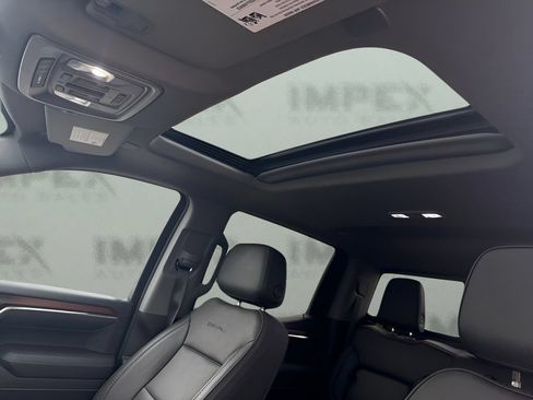 Used 2025 GMC Sierra 1500 Denali w/ Denali Reserve Package AWD/4WD image 13