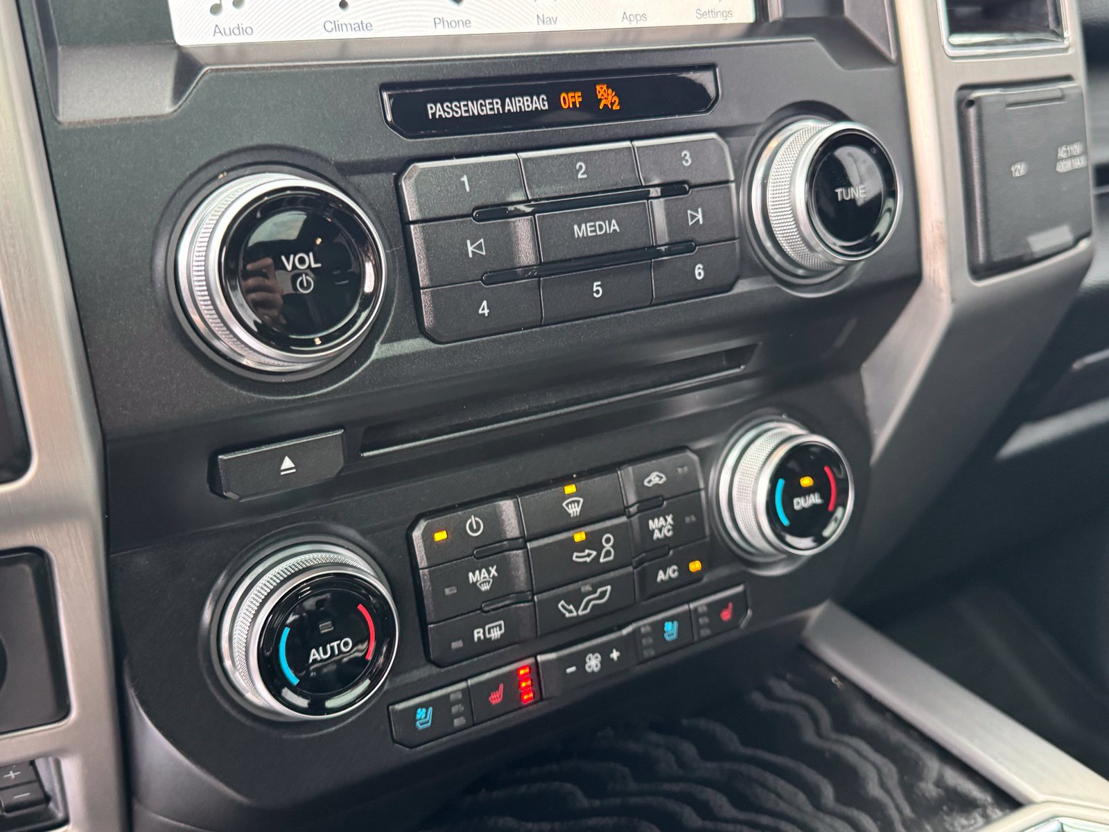Used 2018 Ford F150 Platinum w/ Equipment Group 701A Luxury AWD/4WD image 22