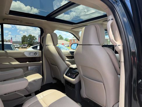Used 2021 Lincoln Navigator Reserve w/ Luxury Package AWD/4WD image 25