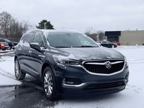 Used 2019 Buick Enclave Essence image 3