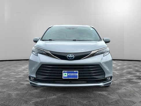 Used 2023 Toyota Sienna XLE Woodland Edition AWD/4WD image 7