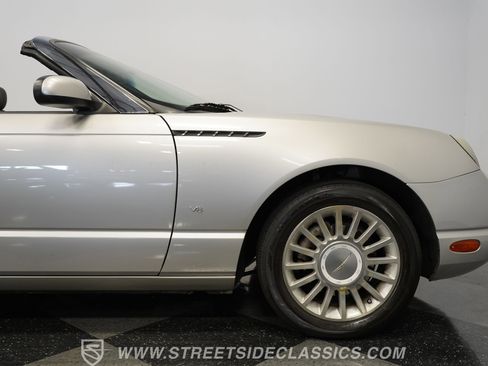 Used 2004 Ford Thunderbird image 35