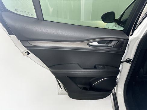 Used 2022 Alfa Romeo Stelvio Ti image 27