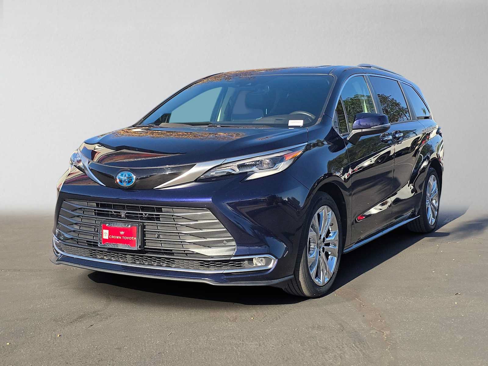 Used 2023 Toyota Sienna Platinum FWD image 7