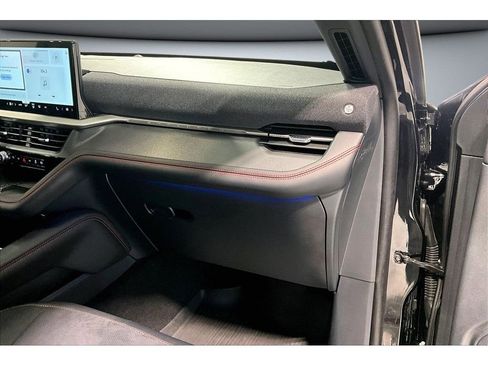 Used 2025 Ford Explorer ST image 18