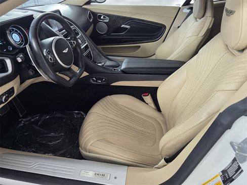 Used 2023 Aston Martin DB11 Coupe image 9