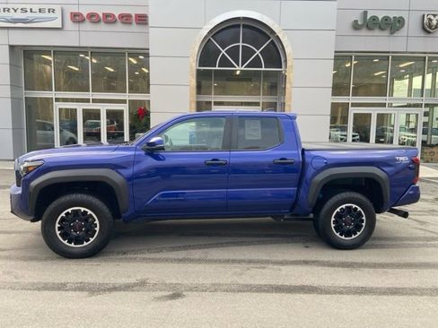 Used 2024 Toyota Tacoma TRD Off-Road image 3