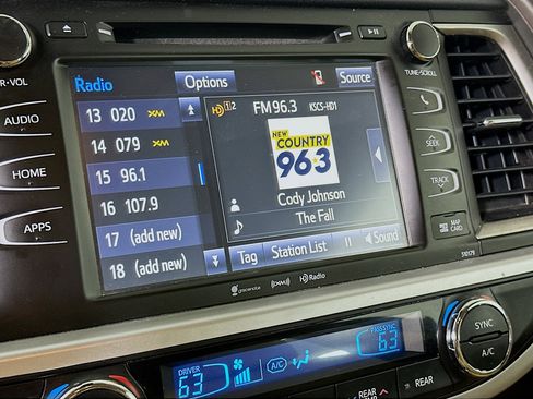 Used 2018 Toyota Highlander XLE image 21