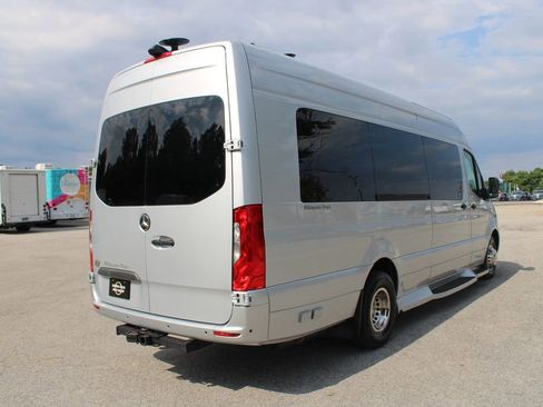 Used 2021 Mercedes-Benz Sprinter 3500 image 9