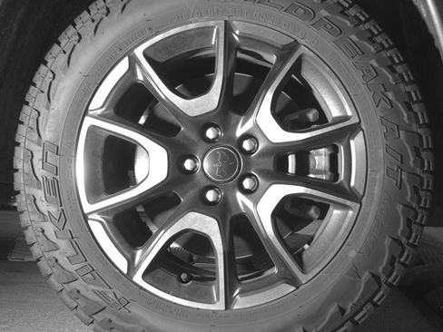Used 2025 Jeep Compass Trailhawk AWD/4WD image 13