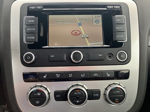 Used 2014 Volkswagen Eos FWD image 18