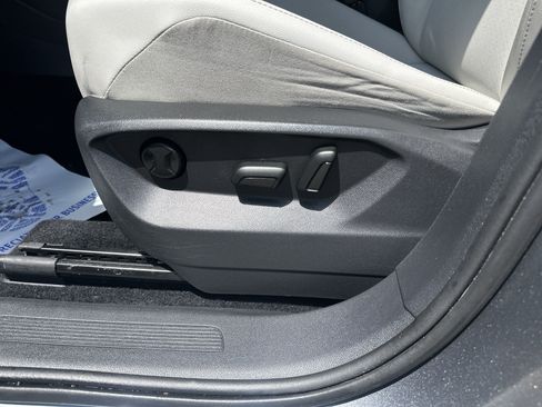 Used 2020 Volkswagen Tiguan SE w/ Panoramic Sunroof Package AWD/4WD image 11
