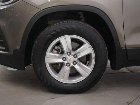 Used 2022 Chevrolet Trax LT w/ LT Convenience Package image 29