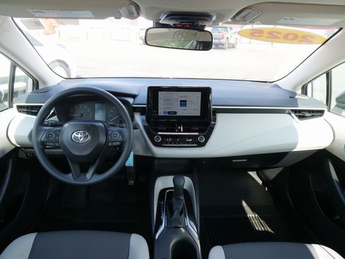 Used 2025 Toyota Corolla LE image 18