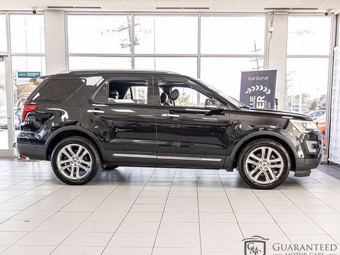 Used 2020 Ford Explorer XLT w/ Equipment Group 202A RWD image 9