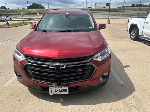 Used 2019 Chevrolet Traverse RS FWD image 2