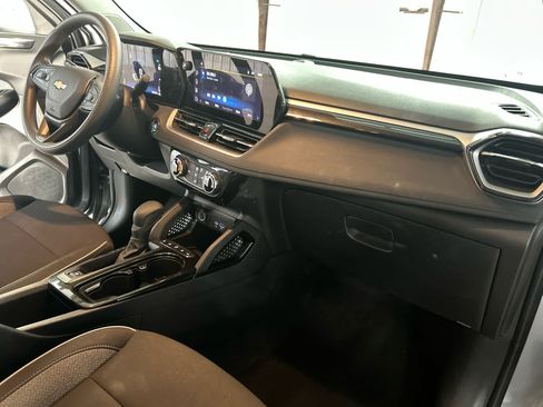 Used 2025 Chevrolet TrailBlazer LT AWD/4WD image 21
