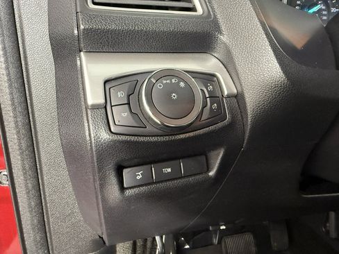Used 2017 Ford Explorer XLT w/ Equipment Group 202A AWD/4WD image 25