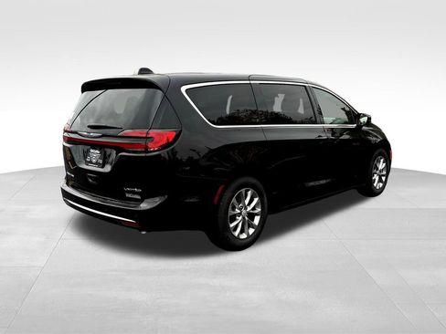 New 2026 Chrysler Pacifica Limited image 8