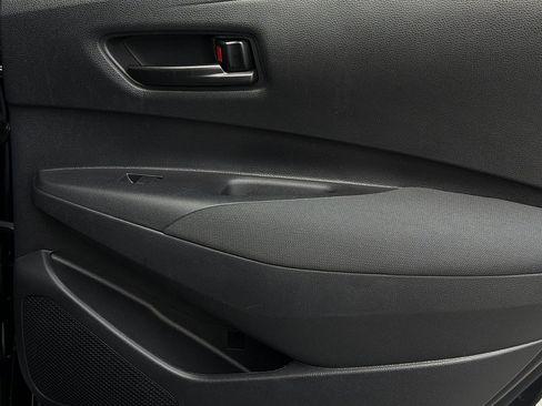 Used 2025 Toyota Corolla LE FWD image 28