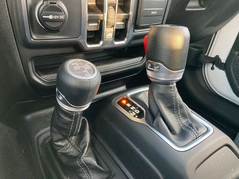 Used 2025 Jeep Wrangler Unlimited Sahara image 23