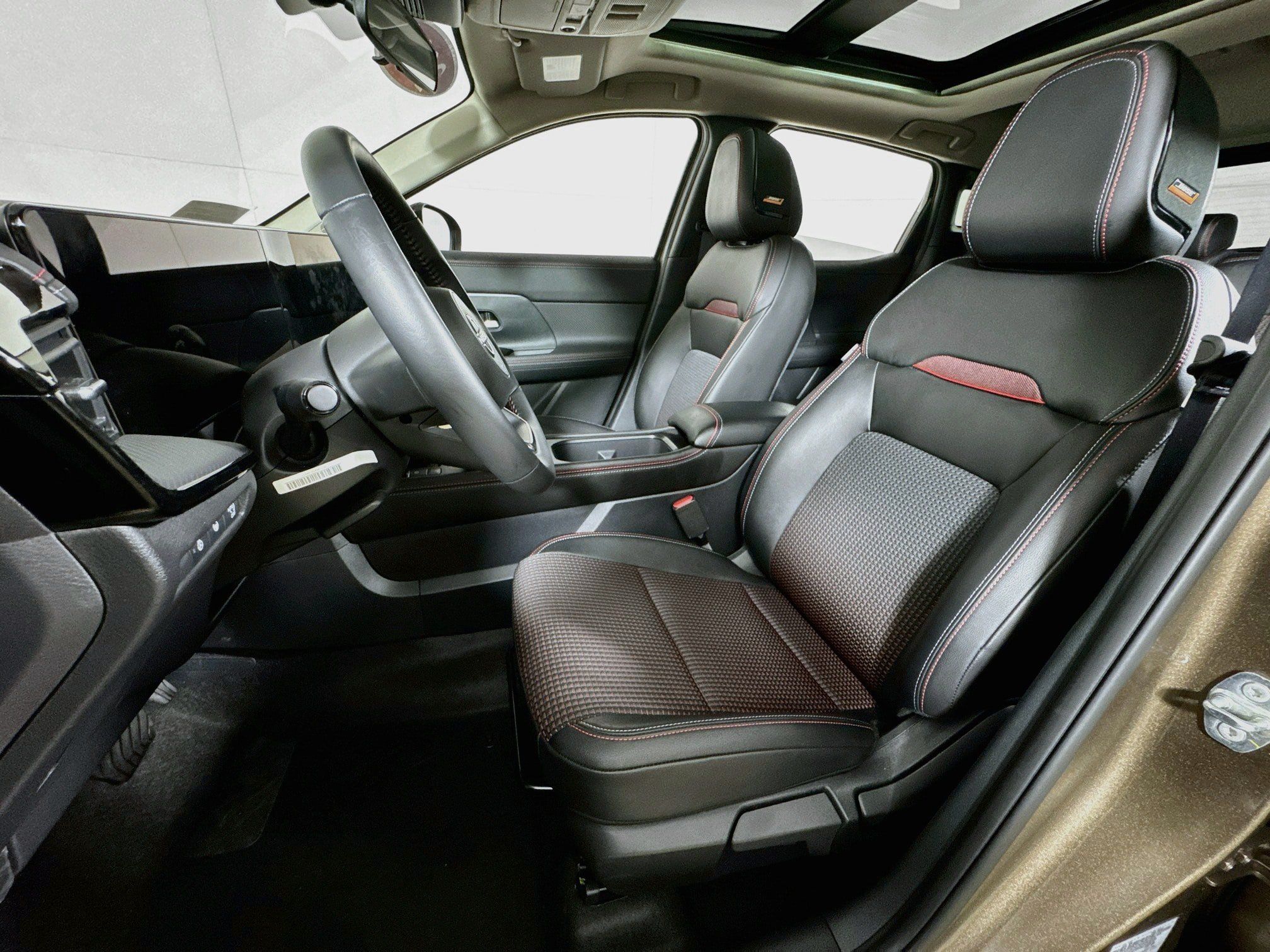 Used 2026 Nissan Kicks SR w/ SR Premium Package FWD image 15