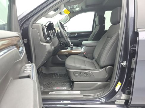Used 2024 Chevrolet Silverado 1500 LT Trail Boss w/ LPO, Dark Essentials Package AWD/4WD image 13