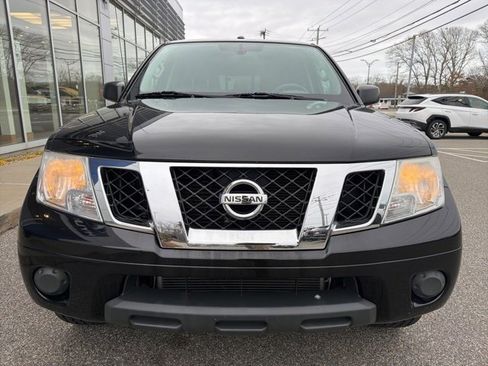 Used 2016 Nissan Frontier SV image 2