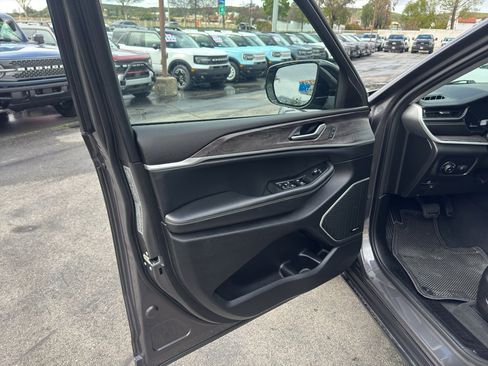 Used 2023 Jeep Grand Cherokee L Limited w/ Trailer Tow Group (B) image 7